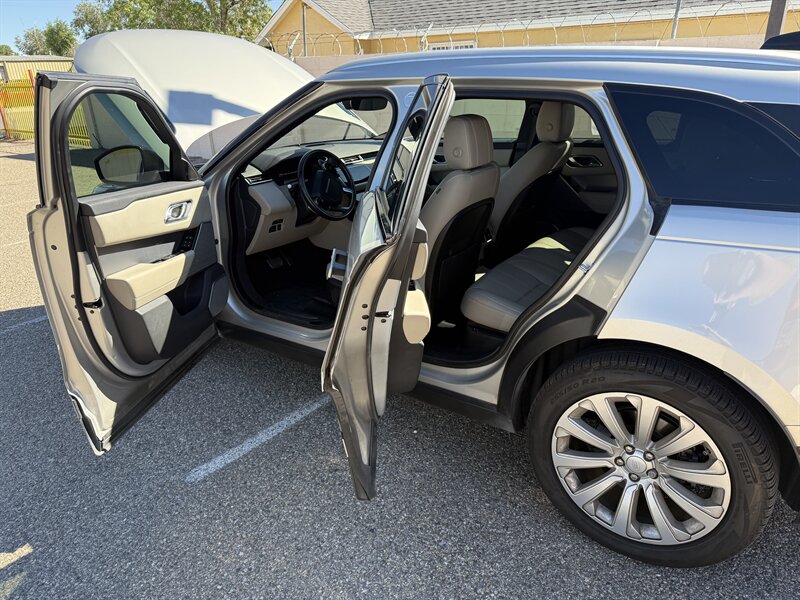 2018 Land Rover Range Rover Velar R-Dynamic SE photo 10