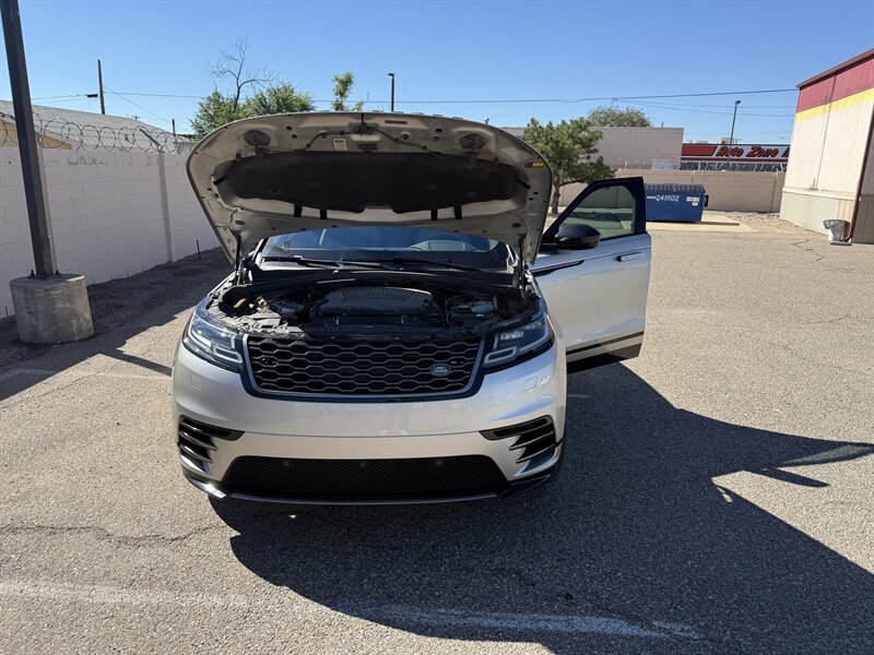 2018 Land Rover Range Rover Velar R-Dynamic SE photo 9