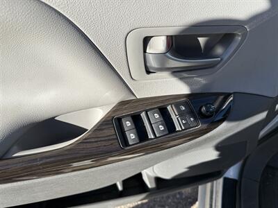 2015 Toyota Sienna XLE Premium 7-Passenger - Photo 18 - Albuquerque, NM 87107