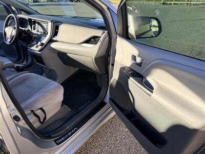2020 Toyota Sienna LE 7-Passenger   - Photo 37 - Albuquerque, NM 87107