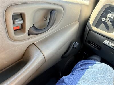 2000 Chevrolet S-10 - Photo 14 - Albuquerque, NM 87107
