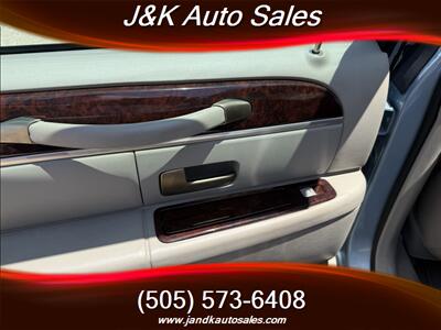 2011 Lincoln Town Car Signature Limited   - Photo 27 - Albuquerque, NM 87107