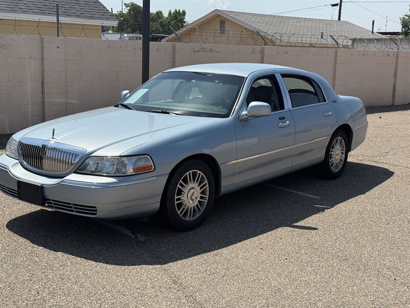 2011 Lincoln Town Car Signature Limited photo 39