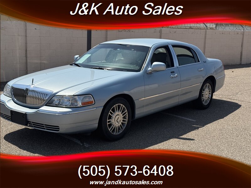 2011 Lincoln Town Car Signature Limited  