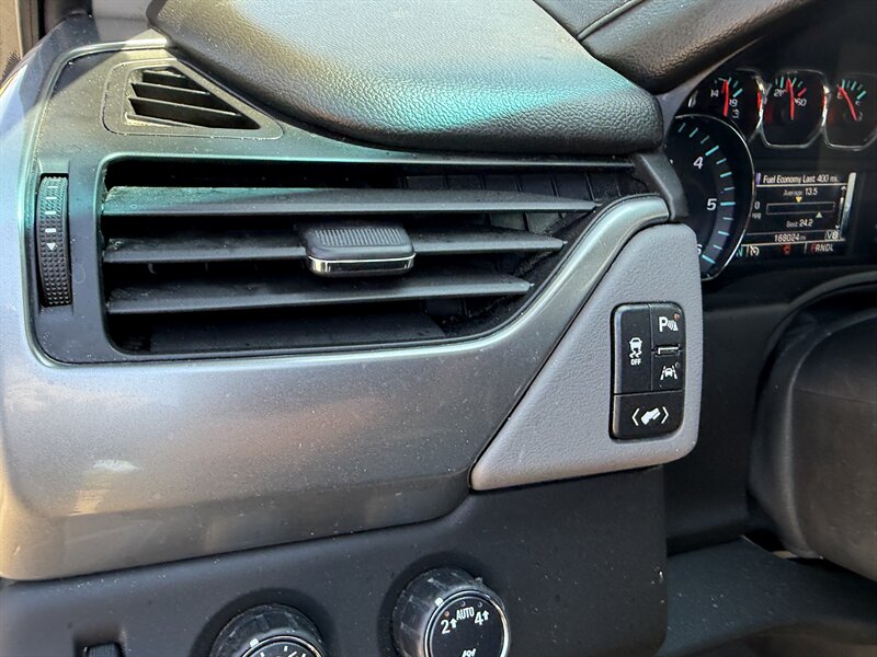 2019 Chevrolet Suburban LT photo 28