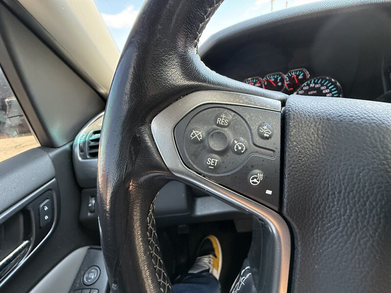 2019 Chevrolet Suburban LT photo 39