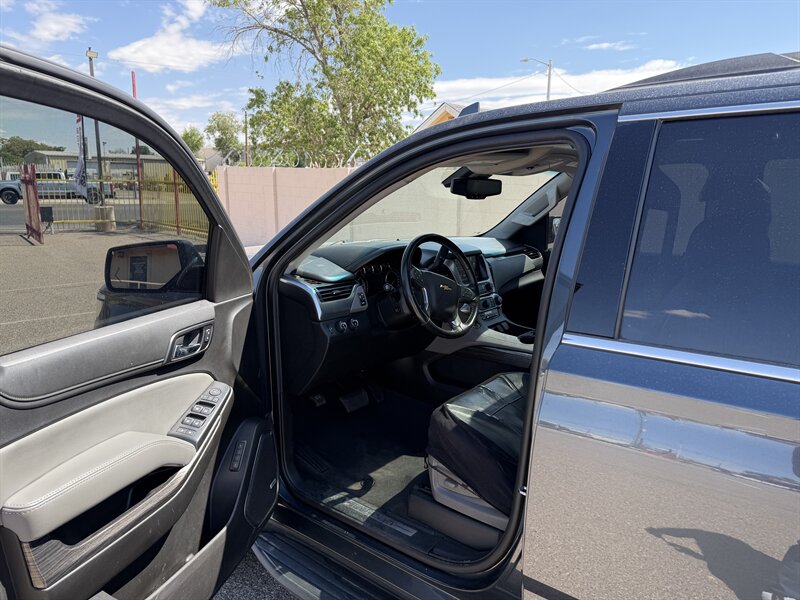 2019 Chevrolet Suburban LT photo 11