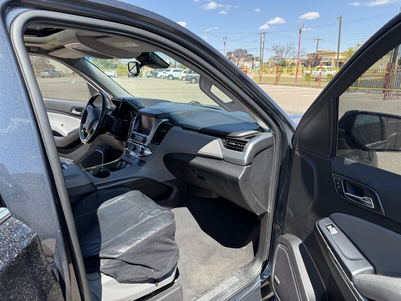 2019 Chevrolet Suburban LT photo 17