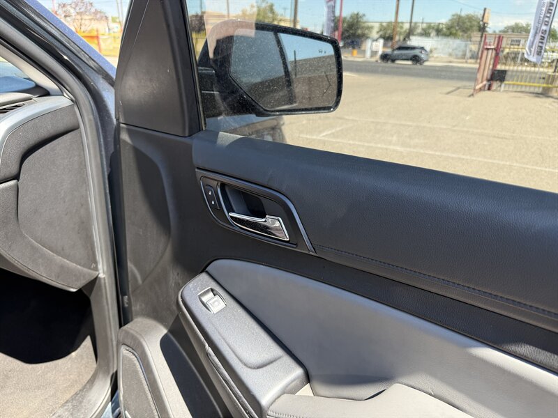 2019 Chevrolet Suburban LT photo 18