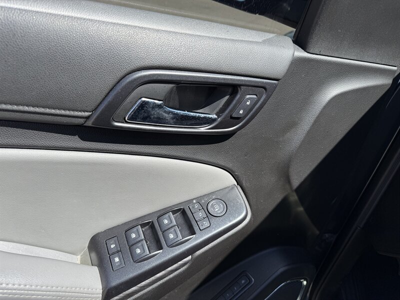 2019 Chevrolet Suburban LT photo 24