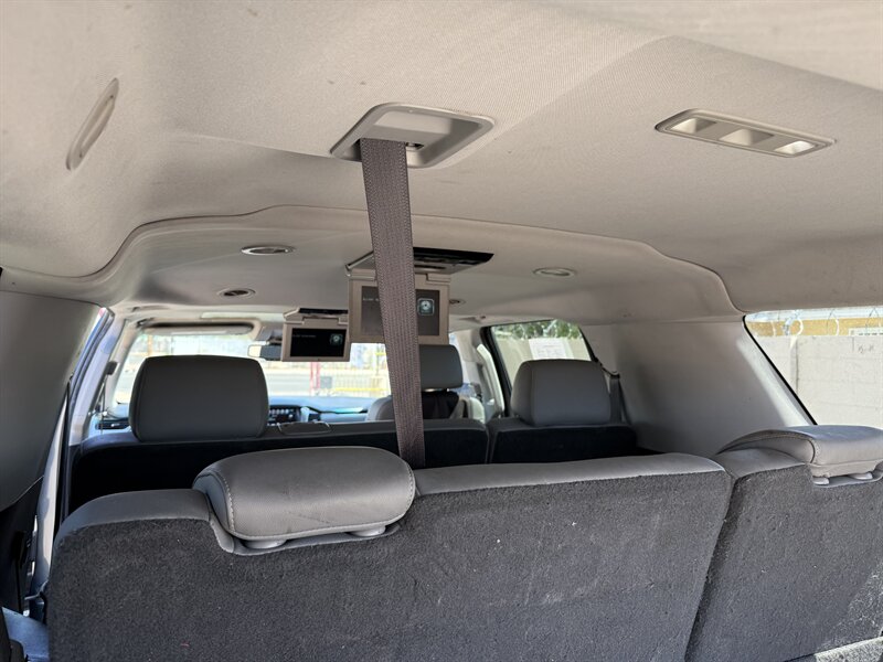 2019 Chevrolet Suburban LT photo 13