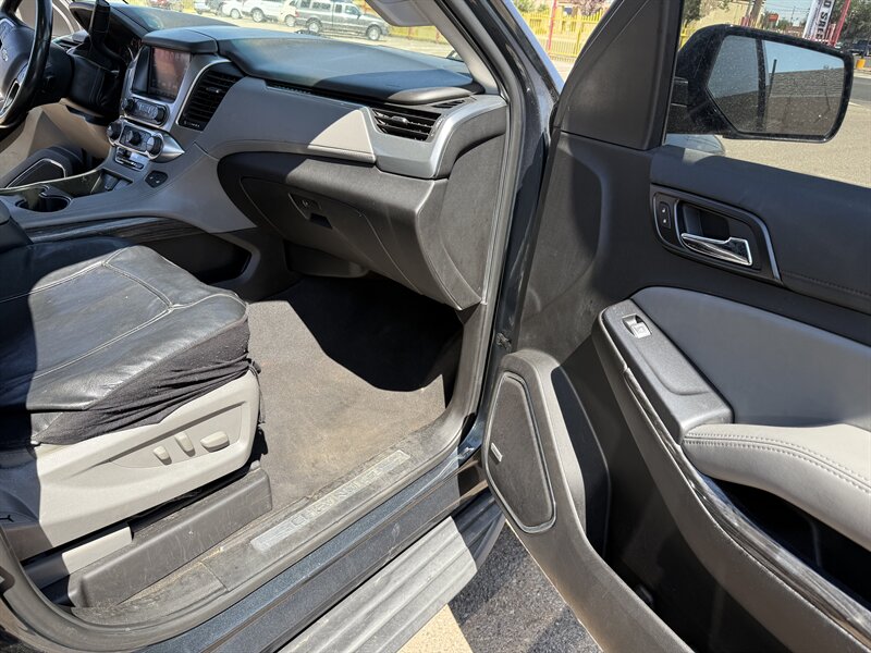 2019 Chevrolet Suburban LT photo 19