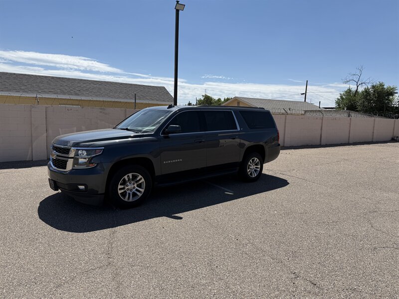 2019 Chevrolet Suburban LT photo 2