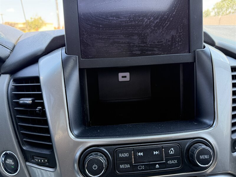 2019 Chevrolet Suburban LT photo 32