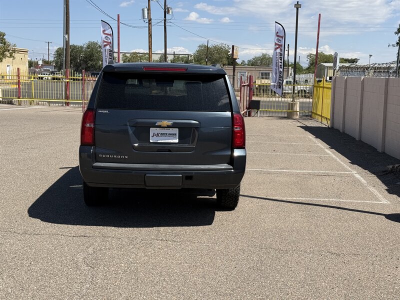 2019 Chevrolet Suburban LT photo 4