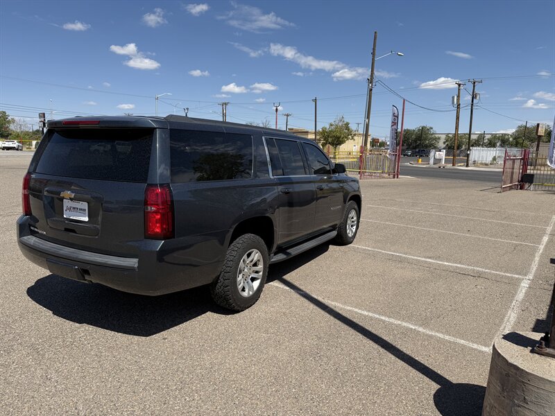 2019 Chevrolet Suburban LT photo 6