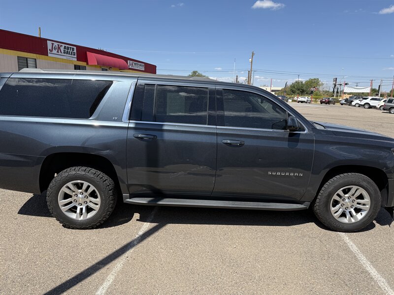 2019 Chevrolet Suburban LT photo 7