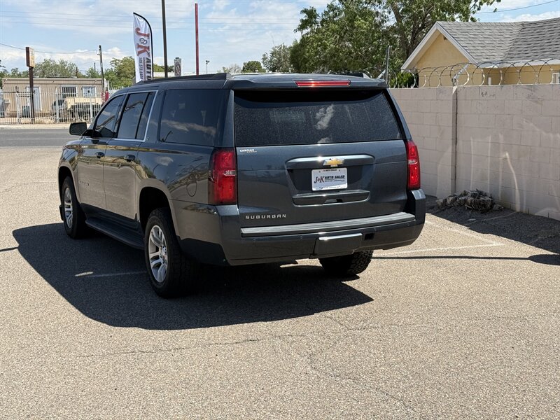 2019 Chevrolet Suburban LT photo 3