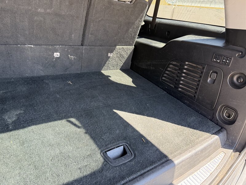 2019 Chevrolet Suburban LT photo 15
