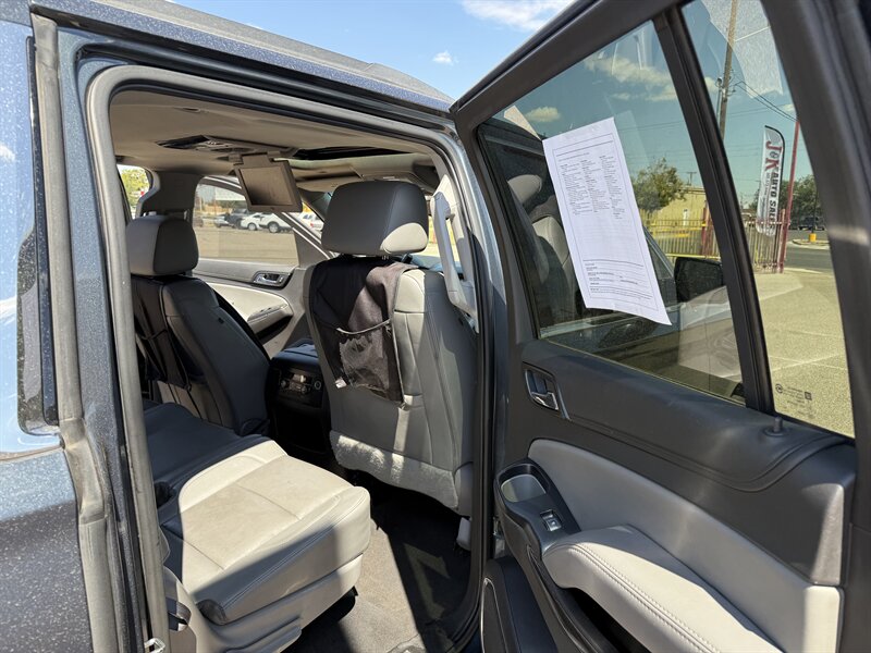 2019 Chevrolet Suburban LT photo 16