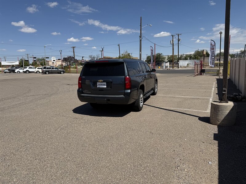 2019 Chevrolet Suburban LT photo 5