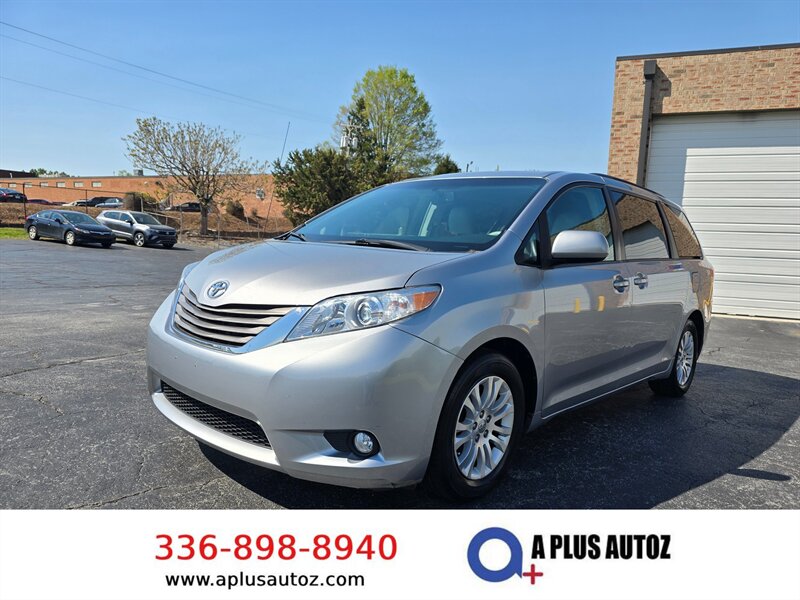 Silver Sky Metallic 2011 Toyota Sienna XLE 8-Passenger Minivan Front-Wheel Drive Automatic