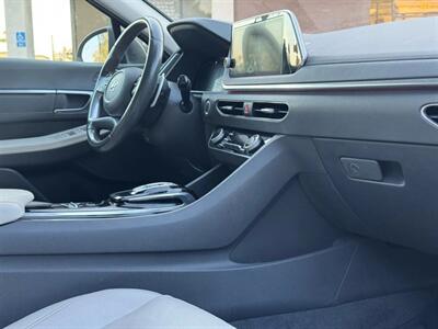 2020 Hyundai SONATA Hybrid Limited   - Photo 11 - Orange, CA 92867