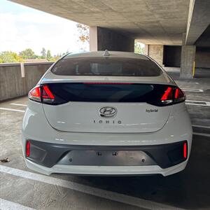 2020 Hyundai IONIQ Hybrid Limited - Photo 12 - Orange, CA 92867
