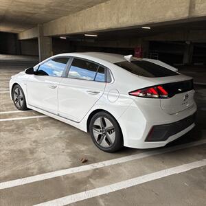 2020 Hyundai IONIQ Hybrid Limited - Photo 4 - Orange, CA 92867