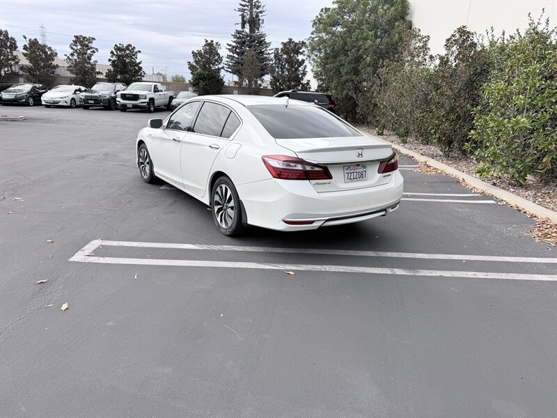2017 Honda Accord Hybrid EX-L - Photo 8 - Orange, CA 92867