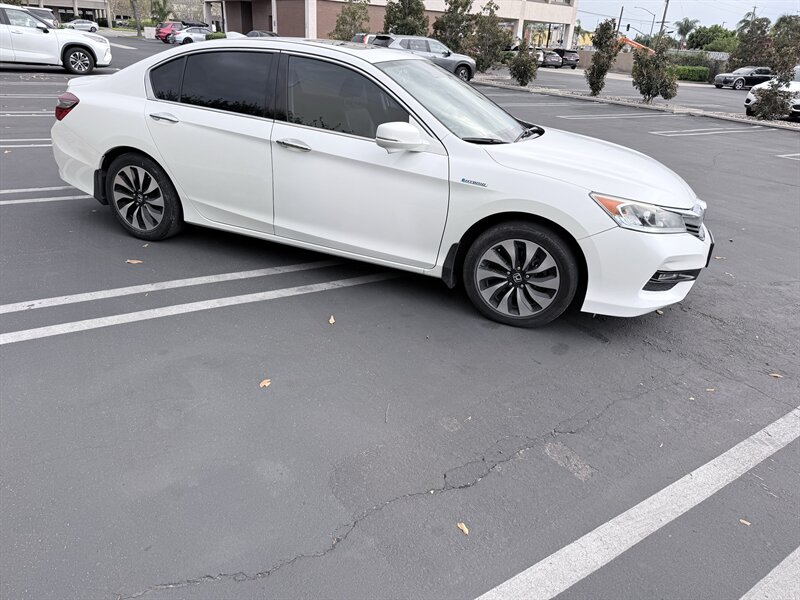 2017 Honda Accord Hybrid EX-L - Photo 12 - Orange, CA 92867