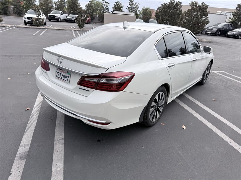 2017 Honda Accord Hybrid EX-L - Photo 11 - Orange, CA 92867
