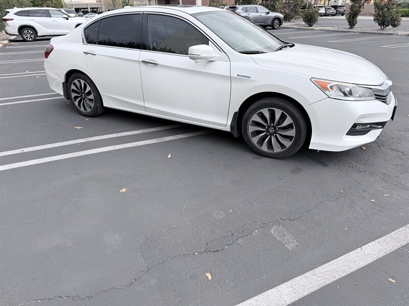 2017 Honda Accord Hybrid EX-L - Photo 5 - Orange, CA 92867