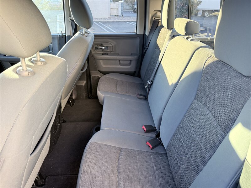 2017 RAM 1500 Big Horn V8 4x4 Crew Cab - Photo 18 - Orange, CA 92867