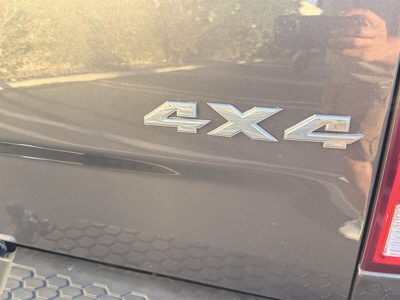 2017 RAM 1500 Big Horn V8 4x4 Crew Cab - Photo 13 - Orange, CA 92867