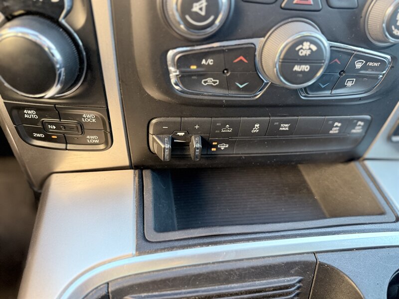 2017 RAM 1500 Big Horn V8 4x4 Crew Cab - Photo 27 - Orange, CA 92867