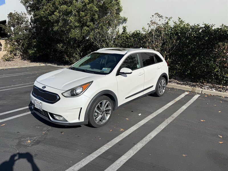 2017 Kia Niro Touring's photo