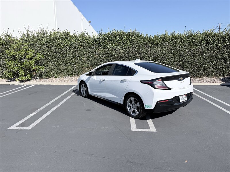 2017 Chevrolet Volt 2LT Plug-in Hybrid - Photo 9 - Orange, CA 92867