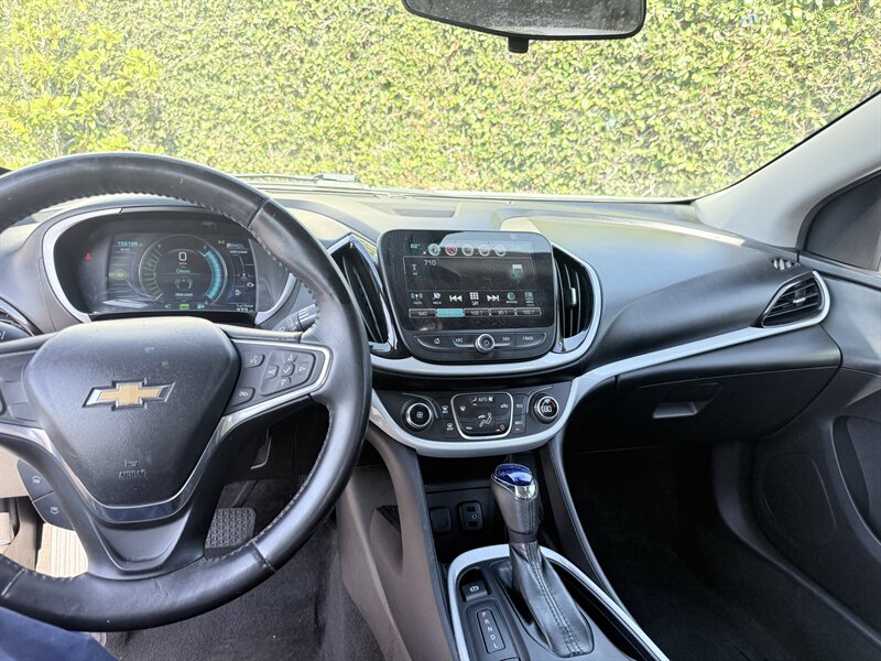 2017 Chevrolet Volt 2LT Plug-in Hybrid - Photo 15 - Orange, CA 92867