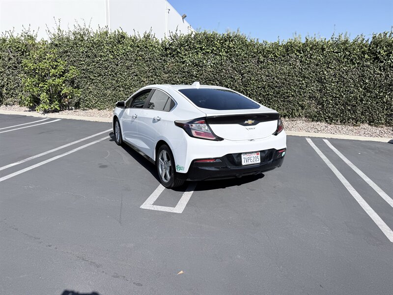 2017 Chevrolet Volt 2LT Plug-in Hybrid - Photo 10 - Orange, CA 92867