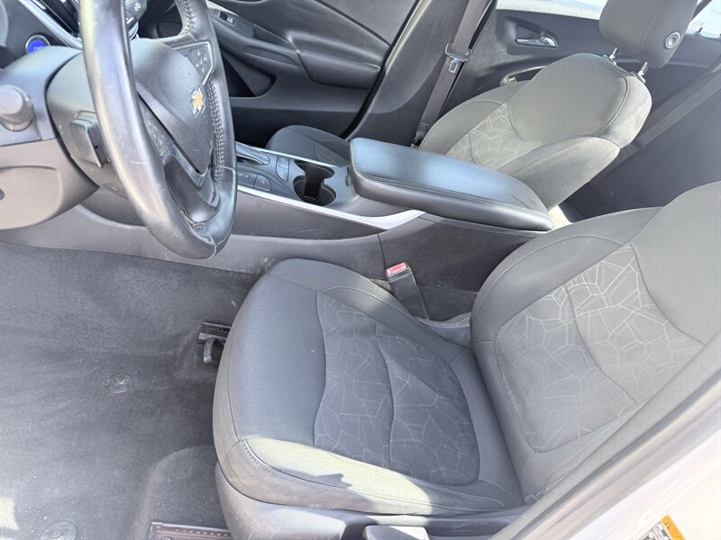 2017 Chevrolet Volt 2LT Plug-in Hybrid - Photo 18 - Orange, CA 92867