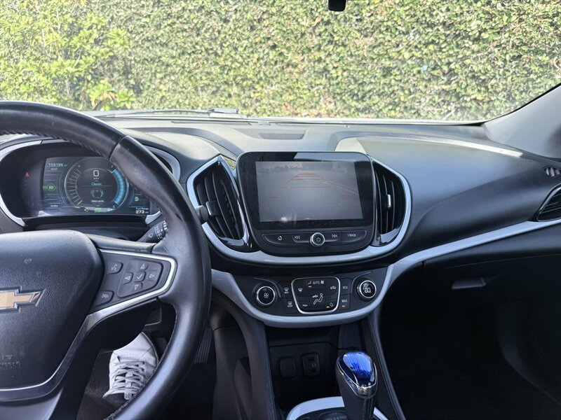2017 Chevrolet Volt 2LT Plug-in Hybrid - Photo 16 - Orange, CA 92867