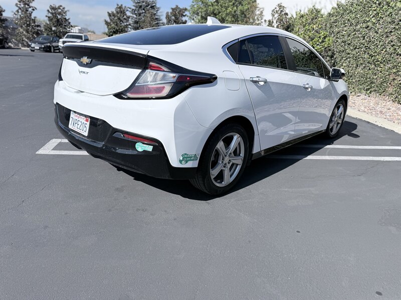 2017 Chevrolet Volt 2LT Plug-in Hybrid - Photo 12 - Orange, CA 92867