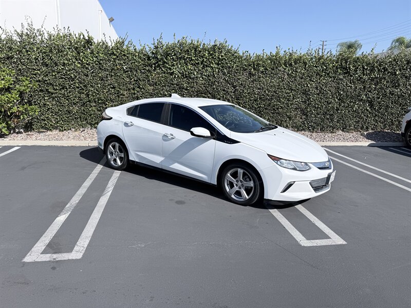 2017 Chevrolet Volt 2LT Plug-in Hybrid - Photo 5 - Orange, CA 92867