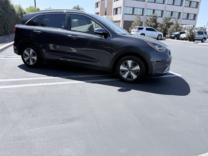 2019 Kia Niro Plug-In Hybrid EX Premium - Photo 8 - Orange, CA 92867