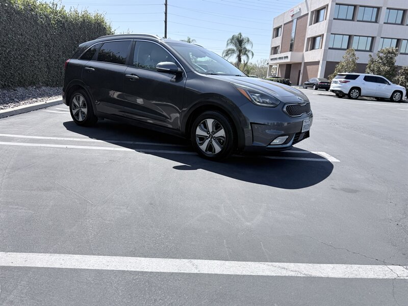 2019 Kia Niro Plug-In Hybrid EX Premium - Photo 6 - Orange, CA 92867