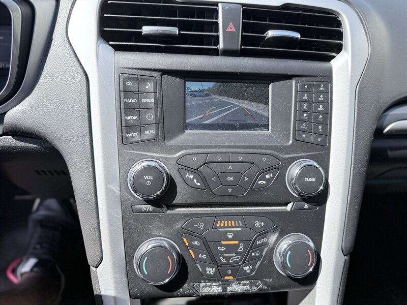 2015 Ford Fusion Hybrid SE - Photo 17 - Orange, CA 92867