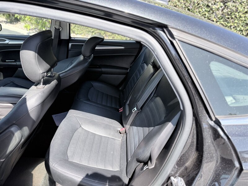 2015 Ford Fusion Hybrid SE - Photo 19 - Orange, CA 92867