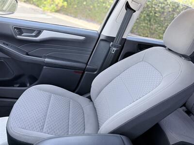 2022 Ford Escape Hybrid SE   - Photo 10 - Orange, CA 92867