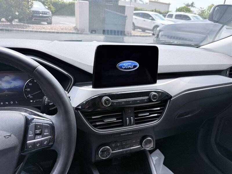 2022 Ford Escape Hybrid SE - Photo 17 - Orange, CA 92867